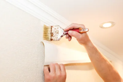 Pose de papier peint à Cressat — revêtements muraux et toiles de verre